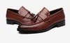 2021 Krokodilkorn Trend Herrenschuhe Quaste Rot Schwarz Loafer Designer Luxus 560