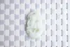 ナチュラルShaanxi Lantian County White Jade。絶妙な羊の手を彫りている12黄褐色の動物。楕円形。ネックレスペンダント（アマレ）