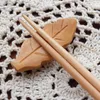 Japoński drewno drewniane pałeczki odpoczynek chopsticks uchwyt stojak stojak liście typy rzemieślniczych hurtownie Darmowa wysyłka ZA6259