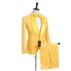 Collezione - Smoking da sposo jacquard giallo oro con un bottone e spacco laterale, blazer da uomo eccellente, completo da 3 pezzi (giacca + pantaloni + cravatta + gilet) 410