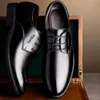 Echtes Leder Männer Hochzeit Kleid Schuhe Männer Formale Schuhe Marke Luxury Fashion Mens Business Casual Oxford Schuhe für Männer