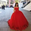 2019 빨간 공 가운 Quinceanera Dresses Bateau Neck OFF 어깨 툴 리케 비즈 스윕 트레인 플러스 사이즈 파티 댄스 파티 이브닝 ​​가운 착용