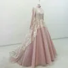 Mangas compridas muçulmano a linha vestidos de casamento alta pescoço cetim árabe com overskirt fita renda appliued vestido de casamento da noiva