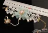 Gratis Ny Lolita Original New White Lace Pearl Handgjord armband med en fingerkedja är modern och elegant