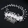 Moda białe perły stroiki ślubne szpilki do włosów kwiatowy kwiat biżuteria ślubna do połowy włosy panny młodej akcesoria Vintage wieniec grzebień ślubny 2022