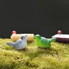 Färgglada konstgjorda fåglar Nyhetsartiklar Fairy Garden Miniatyres Moss Terrariums Harts Hantverk för DIY -heminredningar Tillbehör 4Colors
