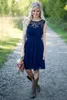 Robes de demoiselle d'honneur bleu royal de style campagnard dentelle en mousseline de soie pure cou robes de bal courtes robes d'invité de mariage robes de fille décontractées