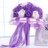 シミュレーションバラのブライダルのウェディングブーケ結婚式の装飾人工的な花嫁介添人の花レースの花嫁を保持している花嫁