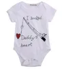 Sommarbarn Baby Boy Kläder Kids Jumpsuit Playsuit Romper Jag Hooked Daddy's Heart Brev Skriv ut Nyfödda Baby Kläder Unisex Baby Rompers