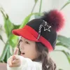 赤ちゃんキッズキャップ最新秋冬幼児幼児用暖かいウールの野球帽のカラフルなボールの帽子のカラフルなボールの帽子ビーニー1-4t