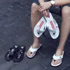 Brittisk stil män skor coola män flip flops för lös-passande strand tofflor gummi flip-flops utomhus män sandaler toppkvalitet läder