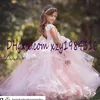 Klänningar Fashion Fluffy Girls Pageant Dress med handgjorda blommor ärmlös juvelhalsnackapplikationer Tullle Flower Girl Dresses Girls Birt