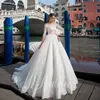 Vintage Lace Ball Gown Bröllopsklänningar 2019 Bateau Neckline Halv Ärmar Illusion Bodice Tulle Appliques Brudklänningar med täckta knappar