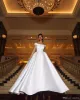 Wspaniałe arabskie suknie ślubne Długi pociąg Off Ramię Koronki Aplikacje Satin Plus Rozmiar Suknie Ślubne Vestido de Novia
