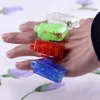 LED Fingerlampe Fingerring Lichter Glühen Laser Finger Party Flash Kinderspielzeug 4 Farben Weihnachtsgeschenk 100 Stück a366