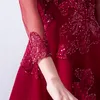 Robes de soirée magnifiques rouge foncé manches trois-quarts fermeture éclair dos balayage train plis tulle applique florale avec robe de soirée perles