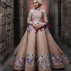 Muzułmański Elegancki Haft Prom Dresses Wysokiej Neck Aplikacja Z Długim Rękawem Koronki Sweep Party Dresses Glamorous Saudi Celebrity Suknia