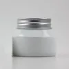 Barattolo a spalla inclinato in vetro bianco originale da 50 g con coperchio in alluminio argento + coperchio interno bianco. Barattolo crema, contenitore cosmetico F957