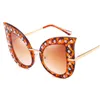 Personalidad de las mujeres Moda Perlas Studs Gafas de sol de ojo de gato Gafas de sol de diamante de montura grande Gafas de sol de gradiente de ojos de gato H627914302