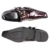 Hot Sale Bourgogne Mens Designer Skor Beaded Buckle Äkta Läder Rhinestones Män Bröllop Sko Pekade Toe Mens Casual Studded Loafers