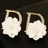 خطاب العلامة التجارية الأوروبية D نمط أقراط للنساء أقراط زهرة بيضاء 18 كيلو بايت مطلي بالمجوهرات الكوري