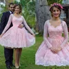 2019 Abiti da ballo arabi Lunghezza al ginocchio Blush Pink Abito corto in pizzo formale Illusion Maniche lunghe Fiori 3D Abiti da sera con applicazioni