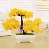 New Fashion Plastic Artificial Tree Saluto Fiore di pino Bonsai Piante artificiali per la decorazione di mobili da giardino per la casa dell'ufficio