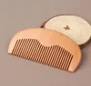 Anpassad Graverad Din naturliga persika Träkam Beard Comb Pocket Comb 11.5 * 5.5 * 1cm