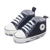 أحذية رياضية كلاسيكية قماشية مولودة للأطفال الأولاد والبنات أحذية مشوا لأول مرة للأطفال الرضع نعل ناعم أحذية أطفال مضادة للانزلاق