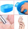 1 outil de manucure pour nettoyer les ongles en plastique avec un bol en plastique pour le bain des ongles