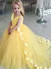 Robes de filles de fleur jaune pour les mariages col en V Satin Tulle pétales étage longueur robe de bal enfants mariage robes de fête d'anniversaire