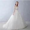 Nuevos vestidos de novia de arrastre con hombros blancos de arroz de alta calidad, encaje sin tirantes, calcomanías de encaje de otoño e invierno, vestidos de iglesia con pompón con cuentas