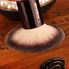 Sablier authentique NO7 Kabuki arrondi Kabuki Makeup Brush Blush Retting Powder Finish Face Contatting Cosmetic Brosss Fre1651488