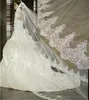 2018 Neuankömmling Eine Schicht Spitzenkante Langer Hochzeitsschleier 3 Meter Weißer Elfenbein-Brautschleier Brautschleier mit Kamm