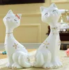 Maneki Neko 홈 장식 고양이 공예실 방 장식 세라믹 장식 도자기 동물 인형 포춘 고양이 창조적 결혼 선물 9221606