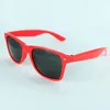 Homme femme bon marché bonne lunettes de soleil cool classiques avec lentilles UV400 en plastique complet multicolres