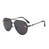 2024 Brand Design Sunglasses Femme Designer Men de bonne qualité Métal Métal Verres de soleil Vintage Femelle masculine UV400