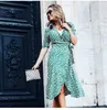 2018 الأوروبية تصميم أزياء المرأة قصيرة الأكمام الزنانير الخامس الرقبة جديدة ضمادة الزمرد طباعة الأزهار غير المتماثلة ميدي ثوب الحرير طويل النسيج