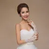 2018 Guanti da sposa da sposa in pizzo corto Guanti da sposa Cristalli con perline Accessori da sposa Guanti in pizzo per spose senza dita sotto la lunghezza del gomito