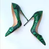 2018 Gröna tryck, spetsiga höga klackar, moderna sexiga och fina skor,, enda skor, anpassade 33-45 meter.
