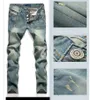 2018 Mannloch in hellblauen Jeans, nostalgischer Geschwindigkeitsverkauf durch Außenhandelshose, gerade Beckham-Cowboy-Detonation M309L