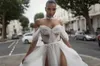 2019 Bohemian bröllopsklänningar från axelspetsen 3d blommig appliqued Sweep Train Beach Wedding Dress Sexy High Split Boho Bridal Gowns