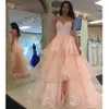 Charmig älskling applikationer prom klänningar rosa bollklänning rufsed organza med spets aftonklänningar populär fest klänning mode formell klänning