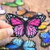 10 adet büyük boyutlu kelebek şerit yaması çocuk giysileri için yama üzerinde ütülüyor