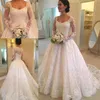 Lace Elegante A Line Wedding Dresses mangas compridas Pescoço da colher Trem da varredura frisada casamento vestidos de noiva com botões BA9539