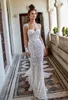 2019 Berta Mermaid Wedding Dressesスクープネックレースアップリケボタンバックスイープトレイン長袖ウェディングガウン