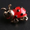 Vintage Ladybug Broche con cristales rojos Broche de oro broches Mochila Blusa Clip Pullover Pins Up