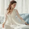 Gratis frakt 2017 New Autumn Women's Cobe och Slip Two Pieces Set Pijamas Bomull och Lace Princess Sleepwear Vintage Nightgown