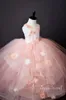 ピンクの花の女の子の結婚式のための3 dの花のアップリケスパゲッティ真珠かわいいリトルプリンセスウエディングドレス羽の誕生日パーティーガウン