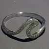 Brand Desgin Original Luxury Smycken Ren 100% 925 Sterling Silver Vit Sapphire CZ Diamond Party Women Willing Simple Letter Band Ring Set